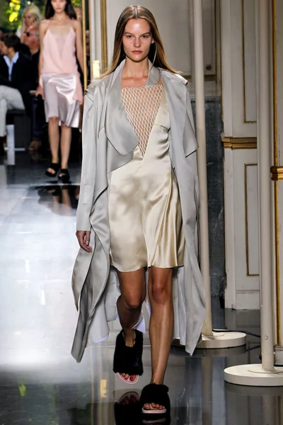 Look 26